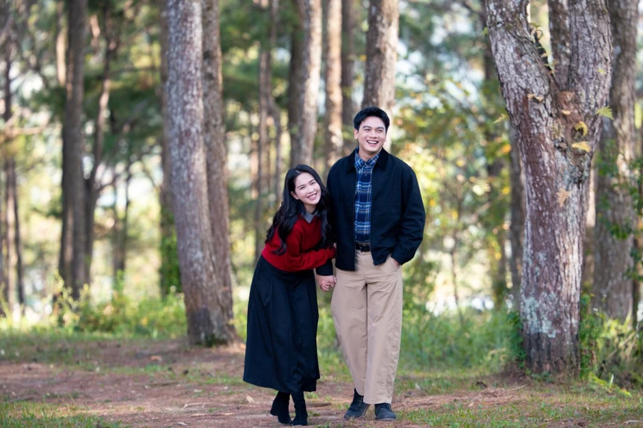 Ngọc Trinh hôn Lê Xuân Tiền ở phim Thẩm Mỹ Viện Âm Phủ Ngọc Trinh hôn Lê Xuân Tiền ở phim Thẩm Mỹ Viện Âm Phủ