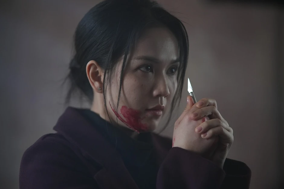 Ngọc Trinh hôn Lê Xuân Tiền ở phim Thẩm Mỹ Viện Âm Phủ Ngọc Trinh hôn Lê Xuân Tiền ở phim Thẩm Mỹ Viện Âm Phủ