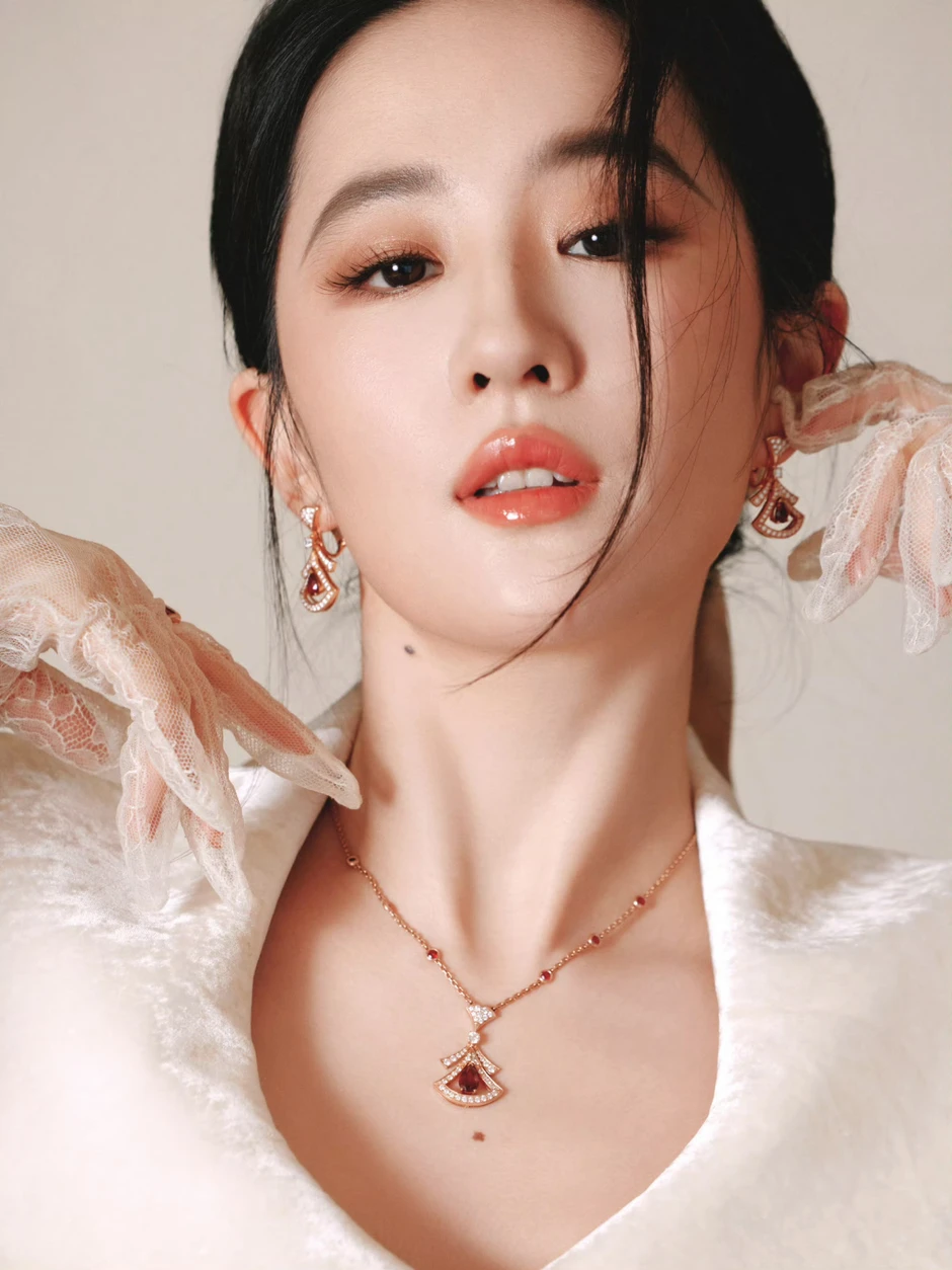 Người duy nhất đẹp hơn Lưu Diệc Phi là chính cô ấy của 24 năm trước Người duy nhất đẹp hơn Lưu Diệc Phi là chính cô ấy của 24 năm trước