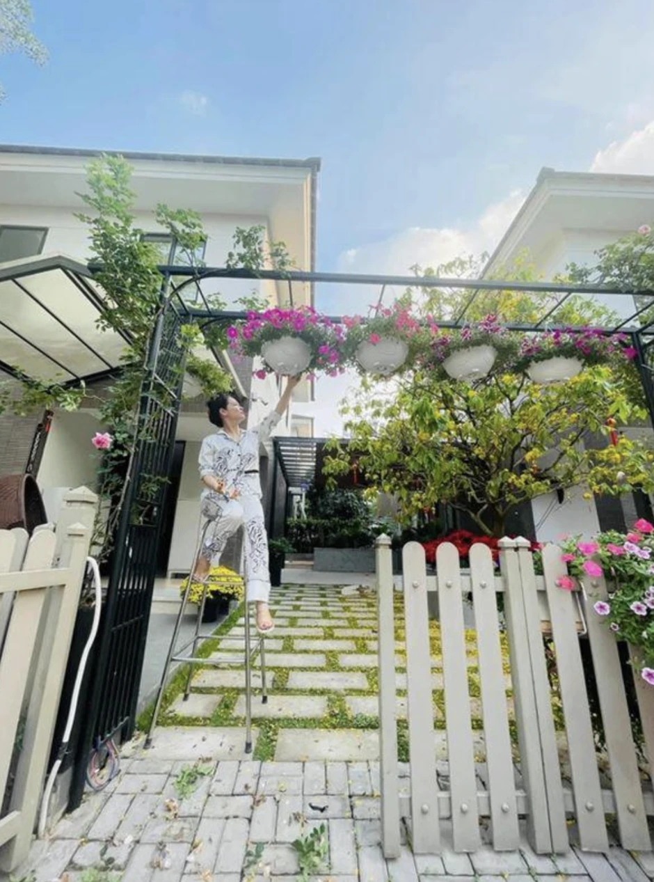 Nhật Kim Anh tái xuất với phim Mẹ Mìn Nhật Kim Anh tái xuất với phim Mẹ Mìn
