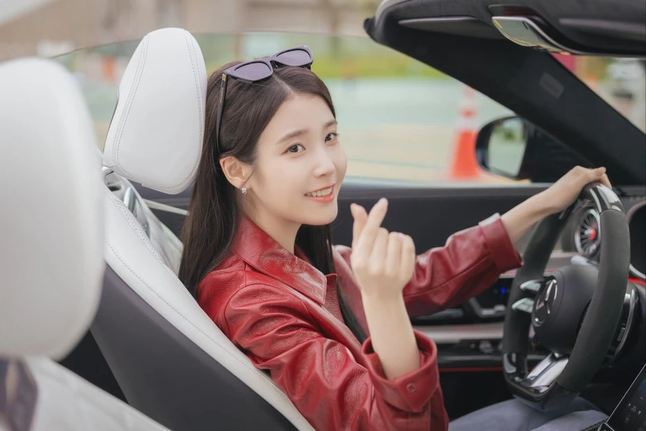 Nhìn cát-xê của IU mới thấy chẳng còn tương lai nào cho Hàn Quốc