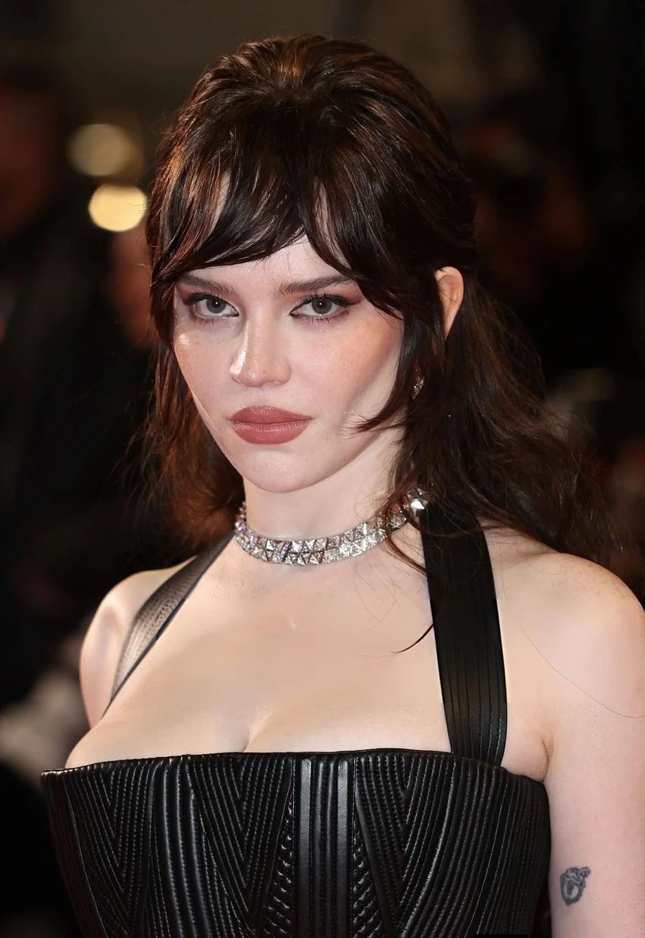 Nhìn mỹ nhân này ở thảm đỏ Cannes mới hiểu sexy tột độ là gì