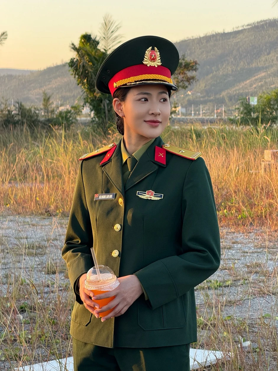 Nữ chiến sĩ Sao Nhập Ngũ có mặt mộc được ví như Lưu Diệc Phi
