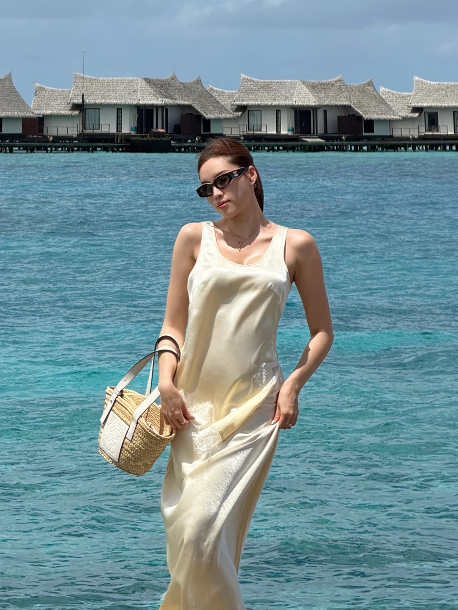 Nữ MC VTV diện bikini thả dáng nuột nà giữa biển Maldives Nữ MC VTV diện bikini thả dáng nuột nà giữa biển Maldives