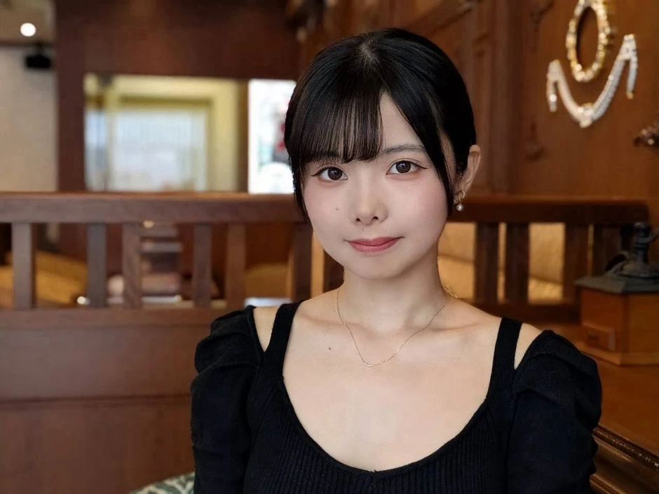 Nữ nhân viên văn phòng thu nhập top 1% vẫn đi làm mẫu ảnh, ra luật thép "cấm fan yêu mình"