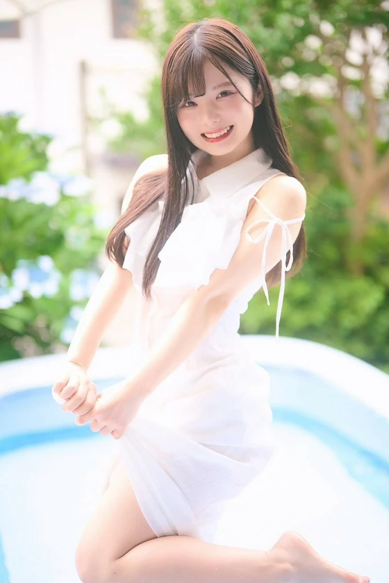 Nữ nhân viên văn phòng thu nhập top 1% vẫn đi làm mẫu ảnh, ra luật thép "cấm fan yêu mình"