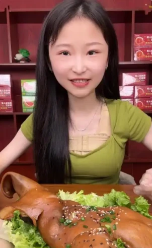Nữ streamer nổi tiếng chuyên mukbang đồ ăn qua đời ở tuổi 24: Hé lộ góc khuất phía sau những video ăn uống triệu view Nữ streamer nổi tiếng chuyên mukbang đồ ăn qua đời ở tuổi 24: Hé lộ góc khuất phía sau những video ăn uống triệu view