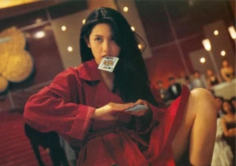 Nữ thần gợi cảm bậc nhất Hong Kong khiến Thành Long, Châu Tinh Trì say đắm
