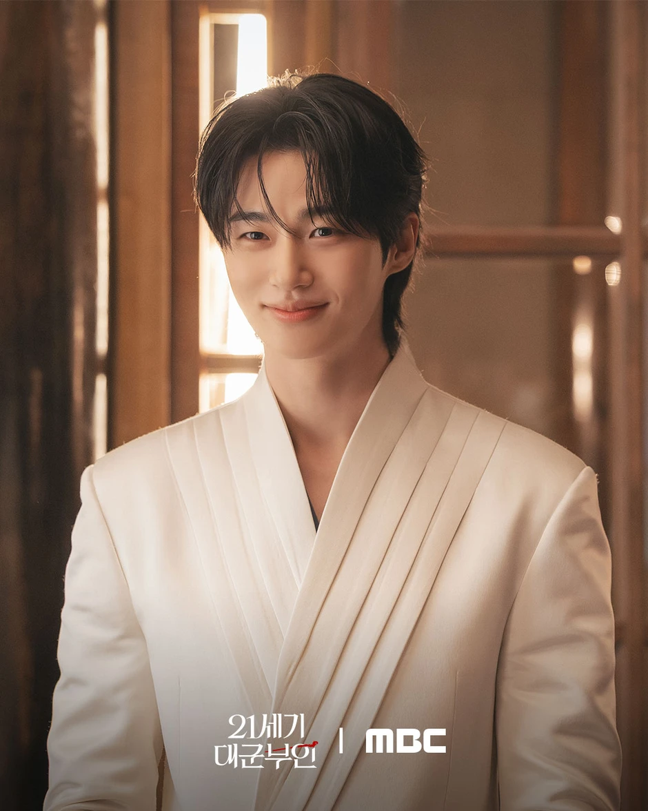 Perfect Crown chưa chiếu đã chiếm top 1 độ hot cả nước