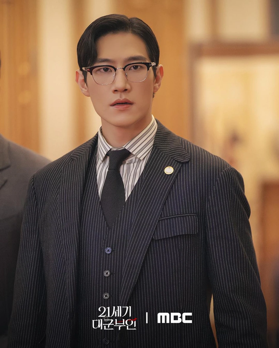 Perfect Crown tập 7: IU bị đầu độc, Byeon Woo Seok bảo vệ vợ yêu