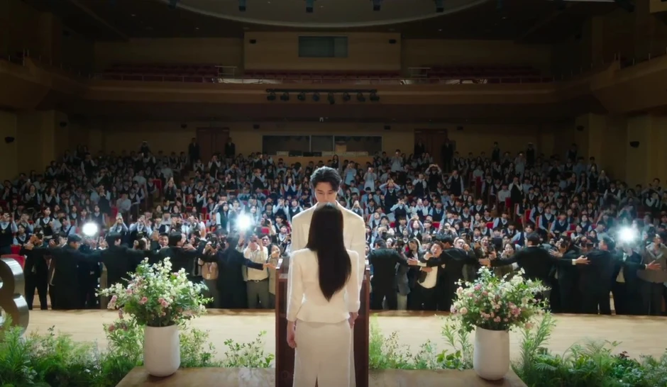 Perfect Crown tập 8: IU - Byeon Woo Seok lộ hợp đồng hôn nhân