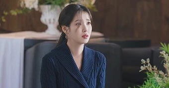Perfect Crown tập 9: IU quỳ gối cầu xin vì Byeon Woo Seok
