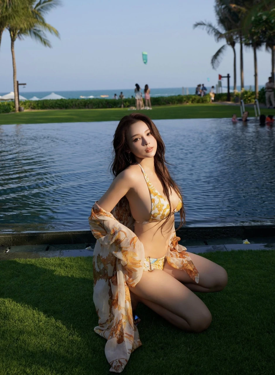 Phú bà showbiz Việt khoe body bốc lửa ở tuổi U40: "Mục đích chính là để anh xem"