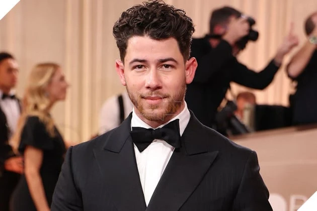 Sao Nam Nick Jonas Tiết Lộ Từng Mặc Lại Quần Của Glen Powell Và Phát Hiện Vật Bất Ngờ Trong Túi