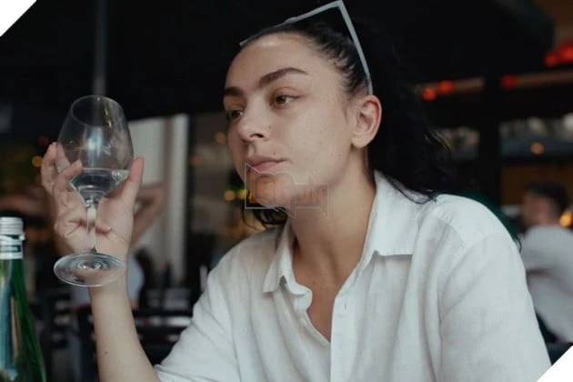 Sao Nữ Charli XCX Chia Sẻ Áp Lực Khi Chuyển Từ Ca Hát Sang Diễn Xuất Trong Phim ới Erupcja