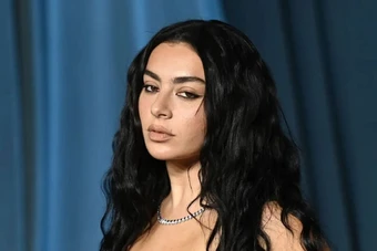Sao Nữ Charli XCX Chia Sẻ Áp Lực Khi Chuyển Từ Ca Hát Sang Diễn Xuất Trong Phim ới Erupcja