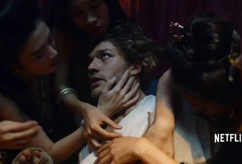 Siêu phẩm 18+ "đắt xắt ra miếng" của Netflix với tham vọng soán ngôi Game of Thrones