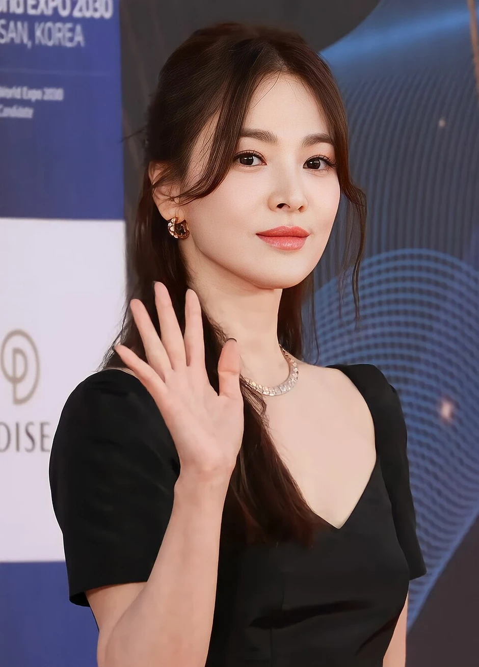 Song Hye Kyo rạng ngời nhan sắc phong thần dù đóng phim được cho là tệ nhất sự nghiệp