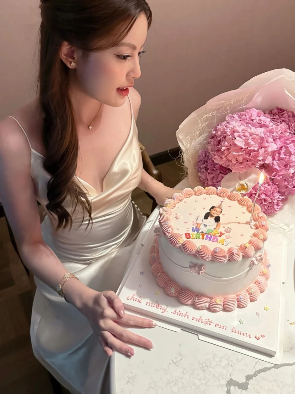 Tăng Mỹ Hàn - HIEUTHUHAI 4 năm sinh nhật tặng đúng 1 kiểu quà, yêu đương nhàm chán?