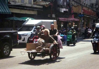 Tây Du Ký phiên bản xuyên không: Tôn Ngộ Không đi xe máy, Trư Bát Giới check-in Bangkok