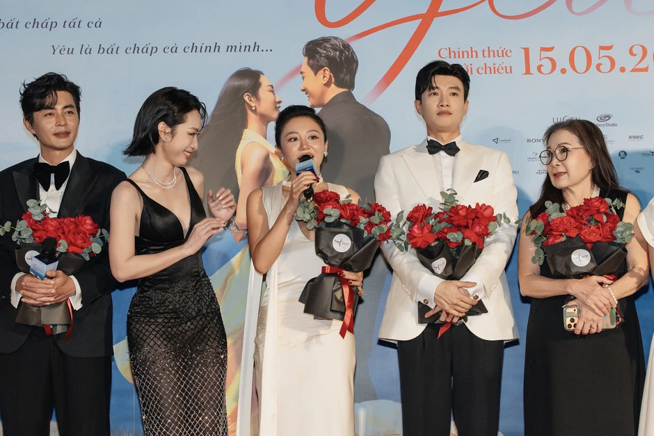 Thảm đỏ Một Thời Ta Đã Yêu: Ngọc Trinh - Quốc Trường quá đẹp đôi