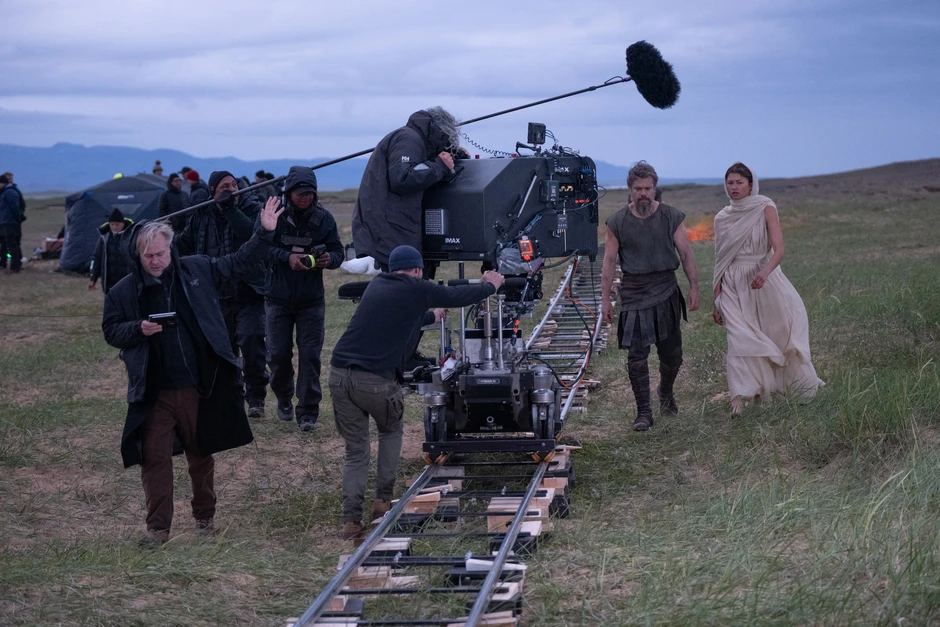 The Odyssey gây tranh cãi về Anne Hathaway và Helen of Troy