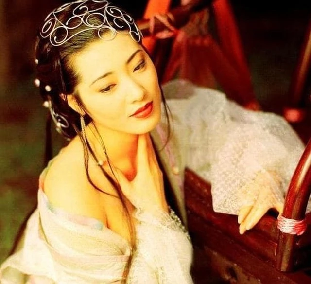 Thời hoàng kim của dòng phim 18+ Hong Kong và những "nàng thơ" làm khuynh đảo màn ảnh thập niên 90