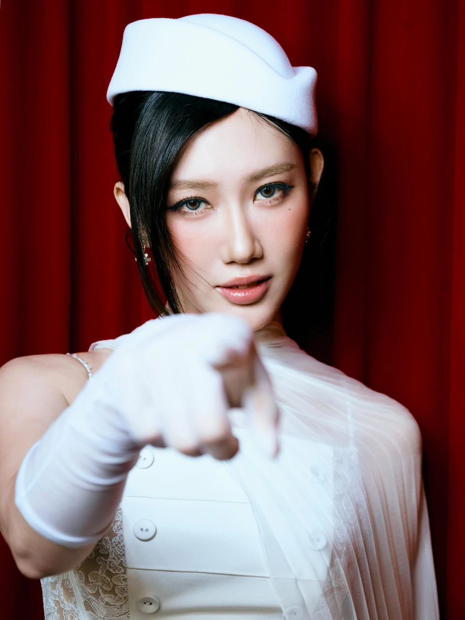 Thúy Ngân bước đi, thứ hạng của Ngọc Trinh lung lay