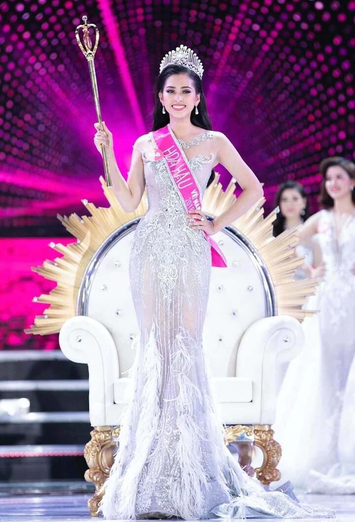 Tiểu Vy sau 8 năm đăng quang Hoa hậu Việt Nam