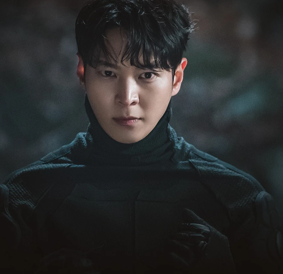Trấn Thành chễm chệ ngang hàng với Park Bo Gum