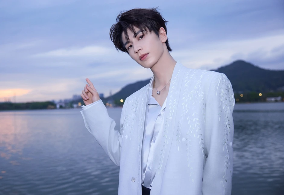 Trương Lăng Hách hiện nguyên hình sau khi bị ông lớn bỏ rơi Trương Lăng Hách hiện nguyên hình sau khi bị ông lớn bỏ rơi