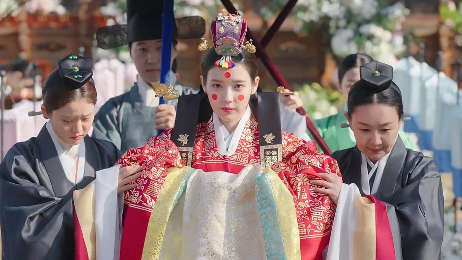 Từ nhỏ đến lớn chưa thấy đám cưới nào đẹp như trong Perfect Crown