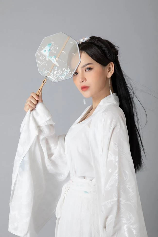 Từng "vượt mặt" Địch Lệ Nhiệt Ba, nhan sắc của "Thánh nữ mì gõ" Phi Huyền Trang gây ngỡ ngàng Từng "vượt mặt" Địch Lệ Nhiệt Ba, nhan sắc của "Thánh nữ mì gõ" Phi Huyền Trang gây ngỡ ngàng