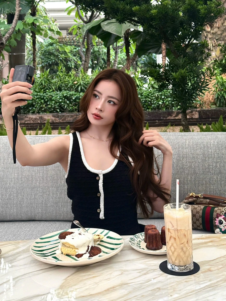 Vbiz có mỹ nhân được báo Trung khen đẹp nhất Việt Nam, đứng cạnh sao quốc tế nhưng chưa biết "lép vế" là gì Vbiz có mỹ nhân được báo Trung khen đẹp nhất Việt Nam, đứng cạnh sao quốc tế nhưng chưa biết "lép vế" là gì