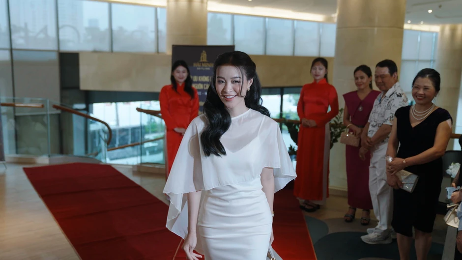 Vbiz đố ai lột xác gắt hơn Trang Emma