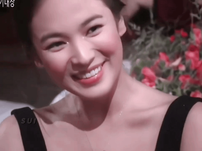 Viral nhan sắc tuổi 23 của Song Hye Kyo: So với hiện tại mà ngỡ ngàng!