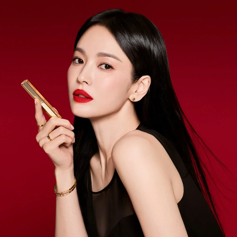 Viral nhan sắc tuổi 23 của Song Hye Kyo: So với hiện tại mà ngỡ ngàng!