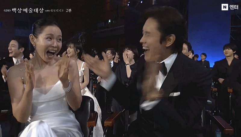 Viral nhất Baeksang 2026: Lee Byung Hun tỏ thái độ với Son Ye Jin