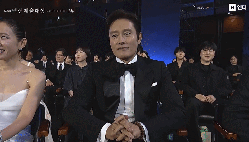 Viral nhất Baeksang 2026: Lee Byung Hun tỏ thái độ với Son Ye Jin
