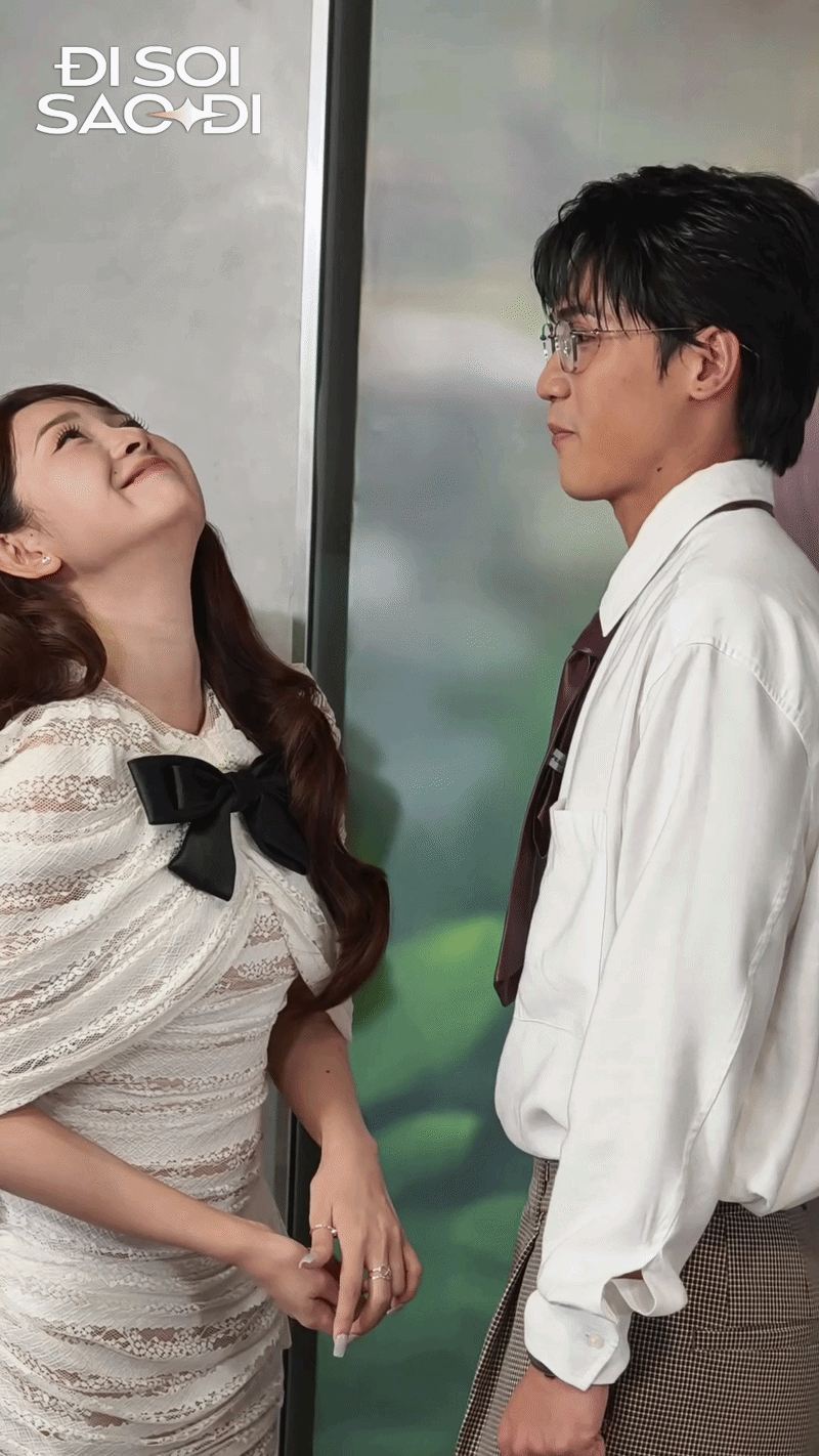Võ Điền Gia Huy nổi bật tại sự kiện với màn ghẹo duyên dáng và ôm eo trước đám đông Võ Điền Gia Huy nổi bật tại sự kiện với màn ghẹo duyên dáng và ôm eo trước đám đông