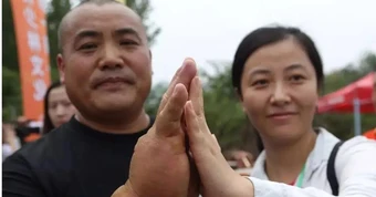 Võ sư Trung Quốc luyện thần công Kim Dung suốt 20 năm, bàn tay dày 8cm