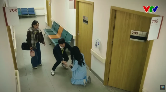 Xem Bước Chân Vào Đời để hiểu vì sao nuôi con gái trong sự giàu sang