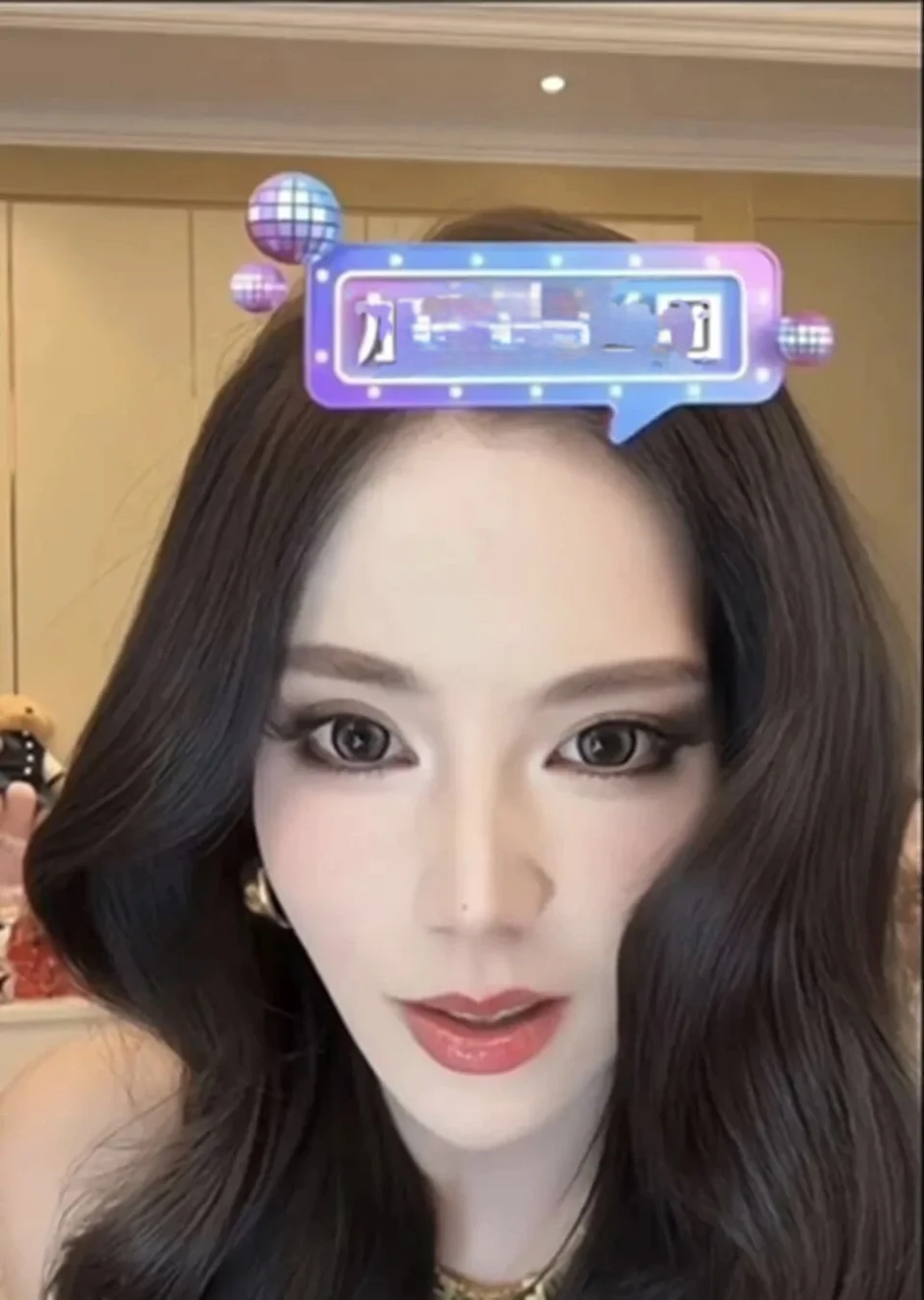 "Bay màu" filter làm đẹp trên sóng, nữ streamer lộ nhan sắc thực khiến viewer làm một hành động khó tin "Bay màu" filter làm đẹp trên sóng, nữ streamer lộ nhan sắc thực khiến viewer làm một hành động khó tin