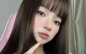 "Bùng nổ" với màn khoe dáng táo bạo của Chi Củ Cải, hóa ra sức "nóng" của hot streamer ngày nào vẫn còn đây