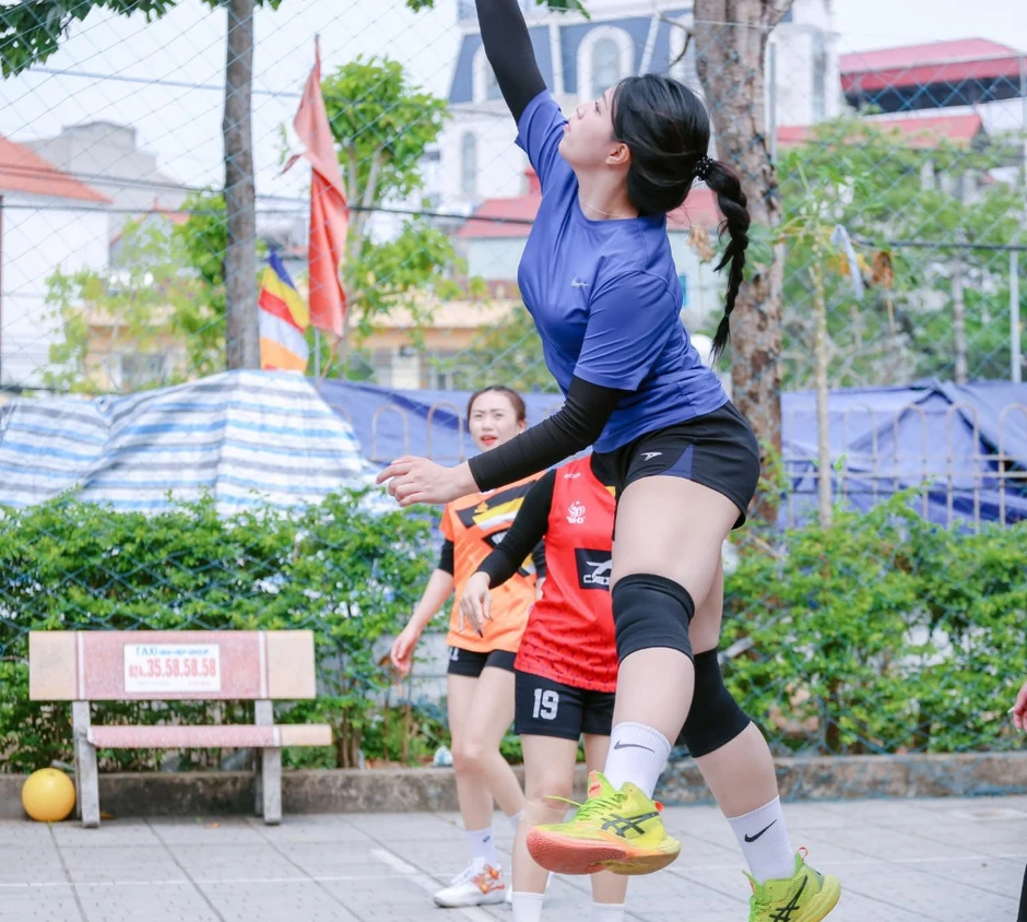 "Chán" đấu vật, Anh Thơ "chuyển kênh" sang bộ môn bóng chuyền, tiếp túc khiến CĐM không thể rời mắt "Chán" đấu vật, Anh Thơ "chuyển kênh" sang bộ môn bóng chuyền, tiếp túc khiến CĐM không thể rời mắt