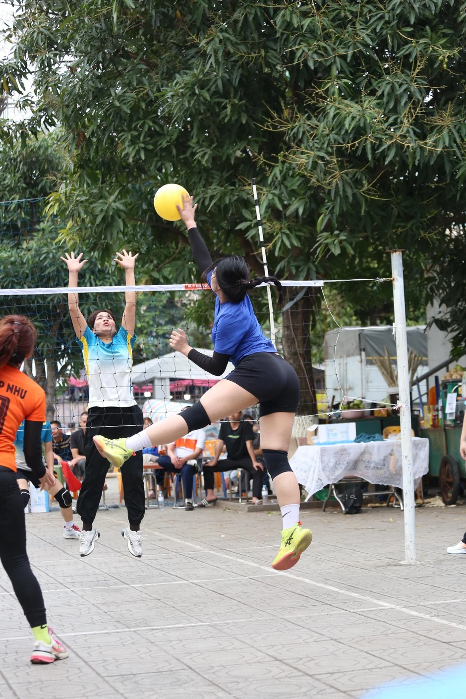 "Chán" đấu vật, Anh Thơ "chuyển kênh" sang bộ môn bóng chuyền, tiếp túc khiến CĐM không thể rời mắt "Chán" đấu vật, Anh Thơ "chuyển kênh" sang bộ môn bóng chuyền, tiếp túc khiến CĐM không thể rời mắt