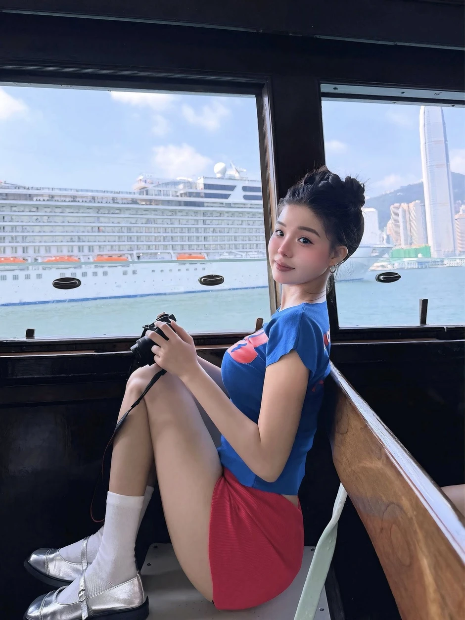 "Dạo bước Hồng Kông" với bộ ảnh xuất sắc của hot girl Trà Hạ Ly