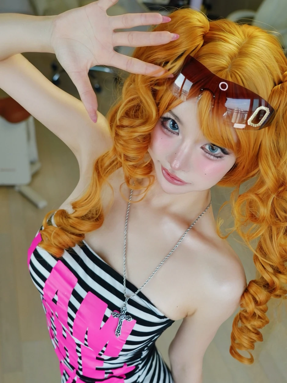 "Hồi sinh" trend Y2K, hot girl khiến CĐM thích thú với giao diện khác lạ