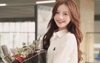"Liều thuốc" ngọt ngào nhất hôm nay, nữ dược sĩ gây thương nhớ với nụ cười tỏa nắng