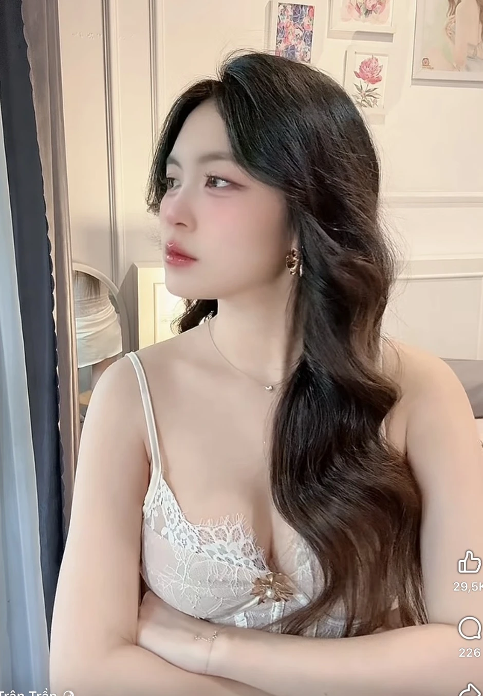 "Mất tập trung" trước biểu cảm nũng nịu hút hồn của cô giáo hotgirl xinh đẹp "Mất tập trung" trước biểu cảm nũng nịu hút hồn của cô giáo hotgirl xinh đẹp